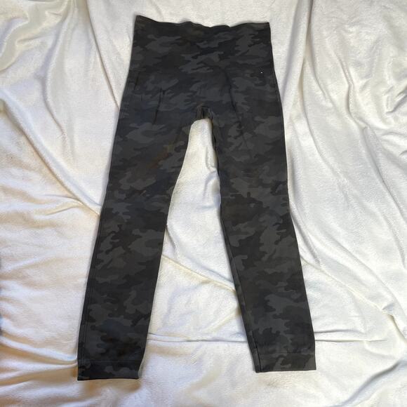 SPANX Green Camo Cropped Seamless Leggings Small Compression - Picture 2 of 4